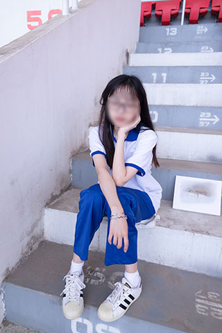 校服眼镜学妹