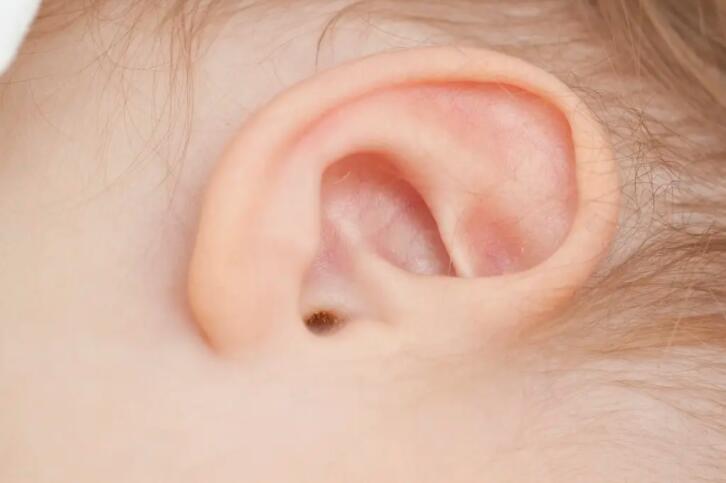 新生儿耳部怎么护理(新生儿耳部护理的正确方法)