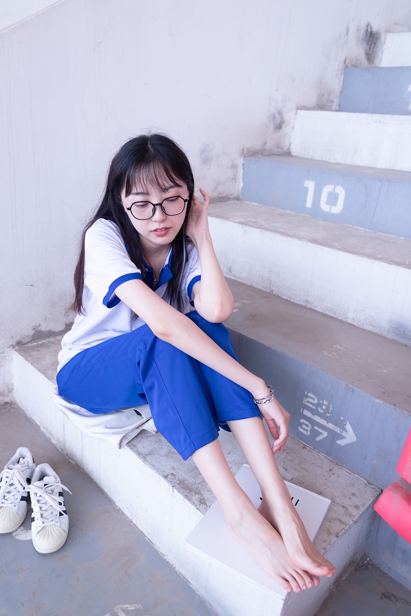 [袜啵啵] 002期：稚予-校服、贝壳头、白棉袜、裸足