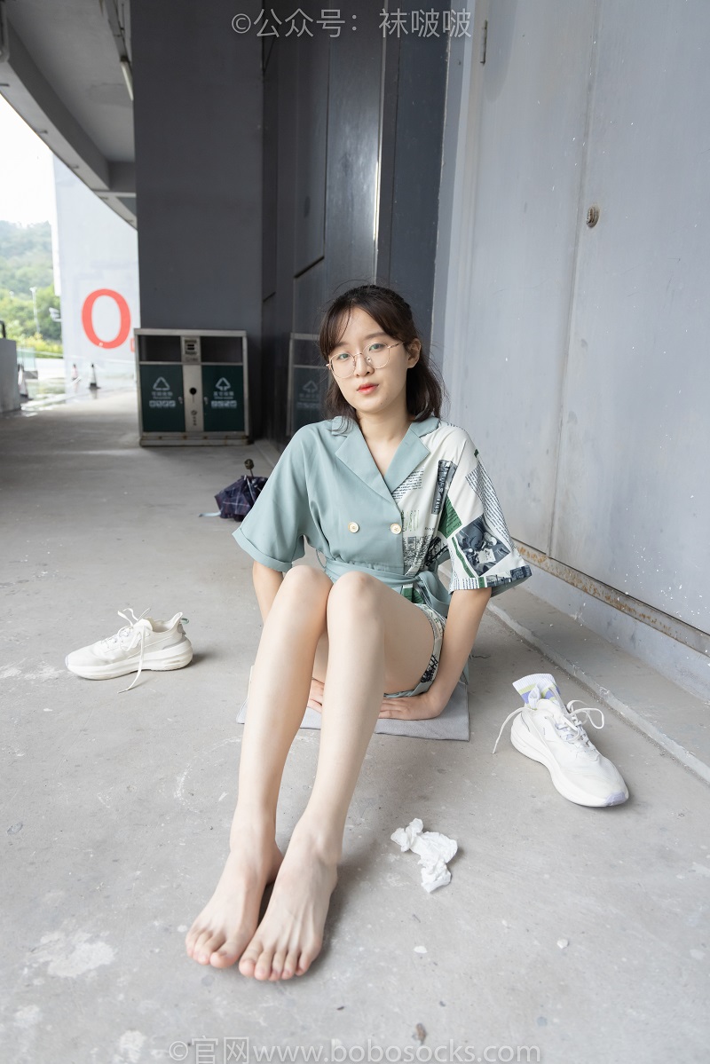 [BoBoSocks袜啵啵] 025期：熊熊-安踏运动鞋、白色棉袜（踩脏）、裸足（超级好看呀） 常规加长版