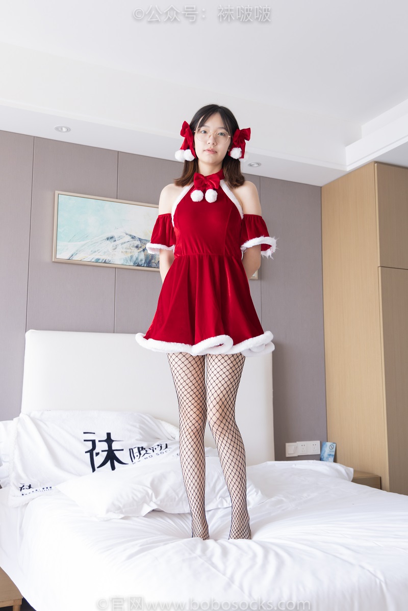 [BoBoSocks袜啵啵] 043期：小甜豆-圣诞服、平底鞋、高跟鞋、白色渔网袜（小腿）、粉过膝丝袜、黑色渔网袜（连裤）花絮版