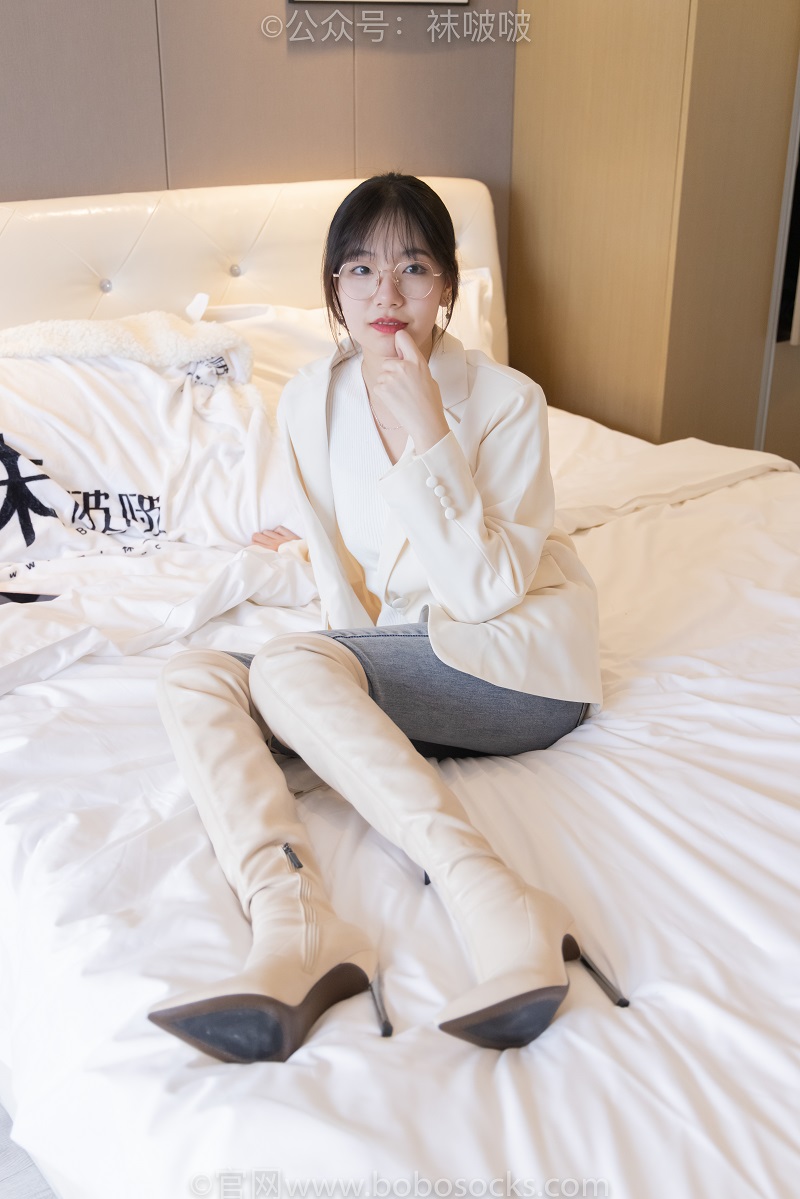 [BoBoSocks袜啵啵] 050期：小甜豆-高跟长靴、白棉袜（长度到脚踝上面一点）、裸足 花絮版