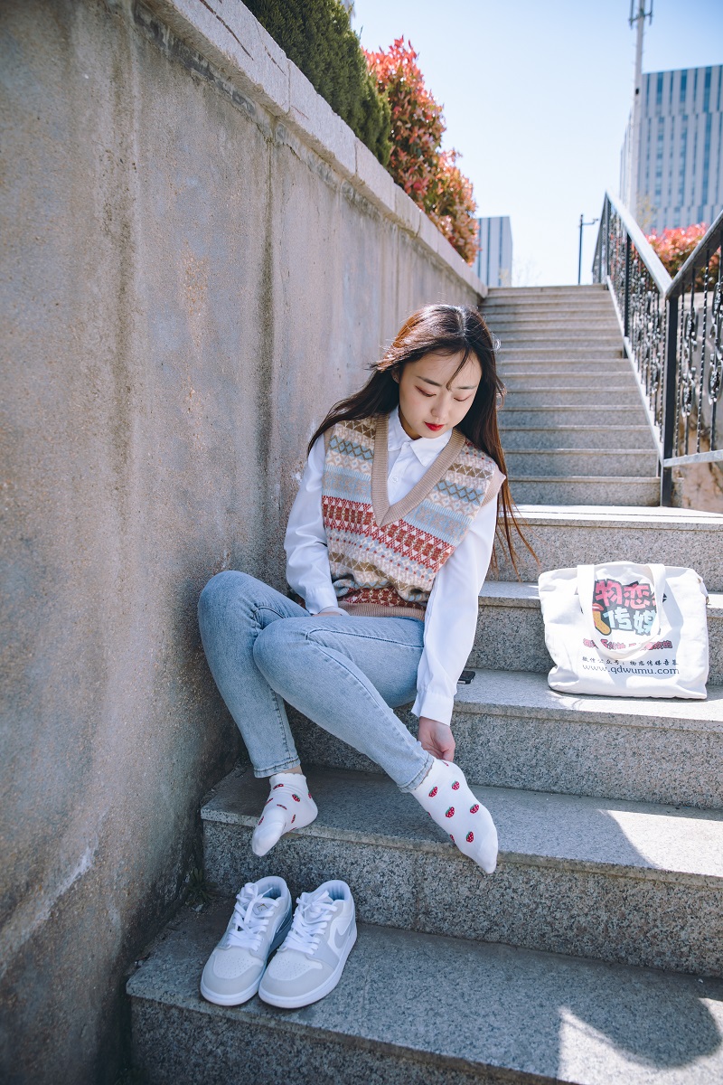 [物恋传媒] NO.754 喵喵-醉春烟（AJ、白棉袜、肉丝）