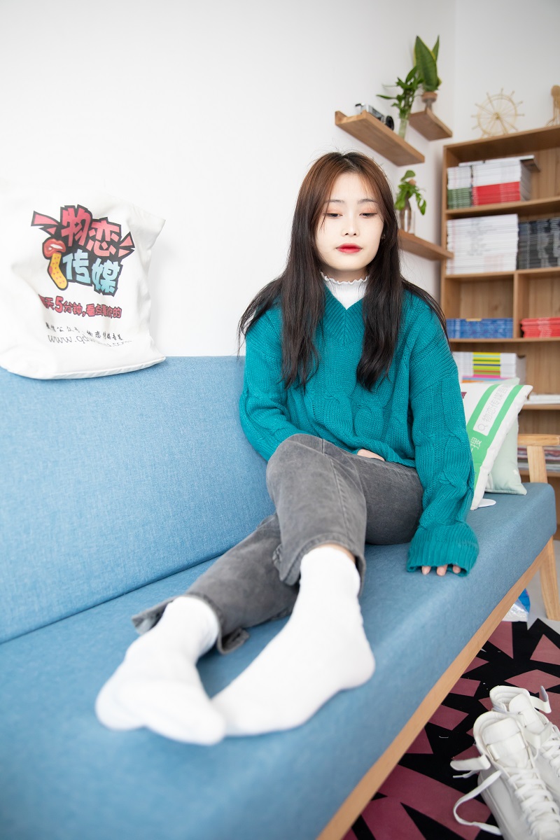 [物恋传媒] NO.760 雪儿-夜如星河（帆布鞋、白棉袜、裸足）