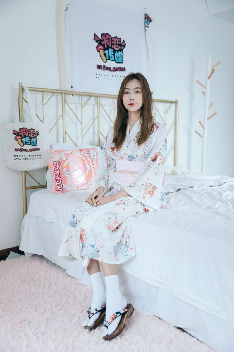 [物恋传媒] NO.768 小鹿-夜锁清冷（和服、白棉袜、裸足）