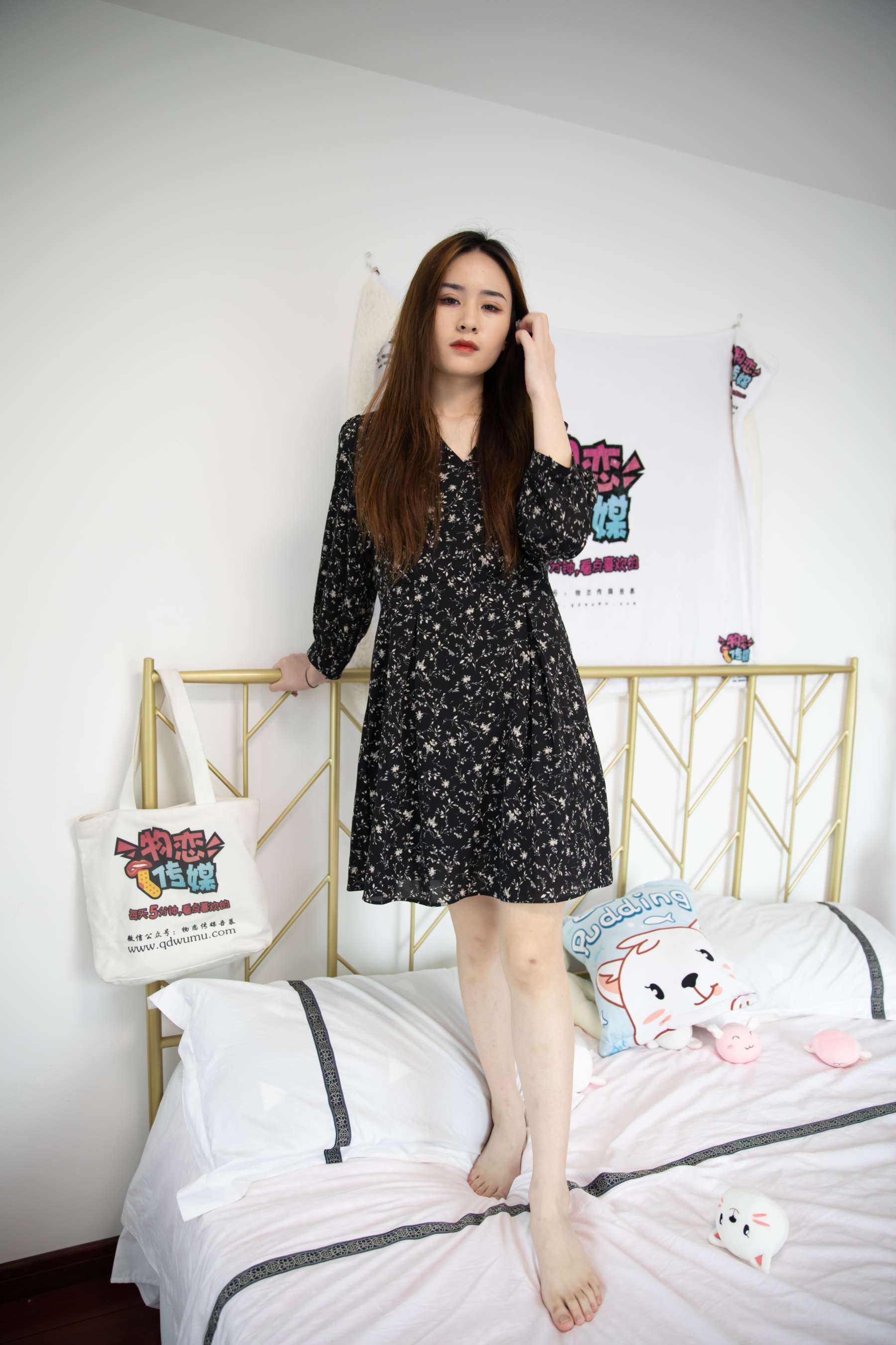 [物恋传媒] NO.777 草莓-一杯夜色