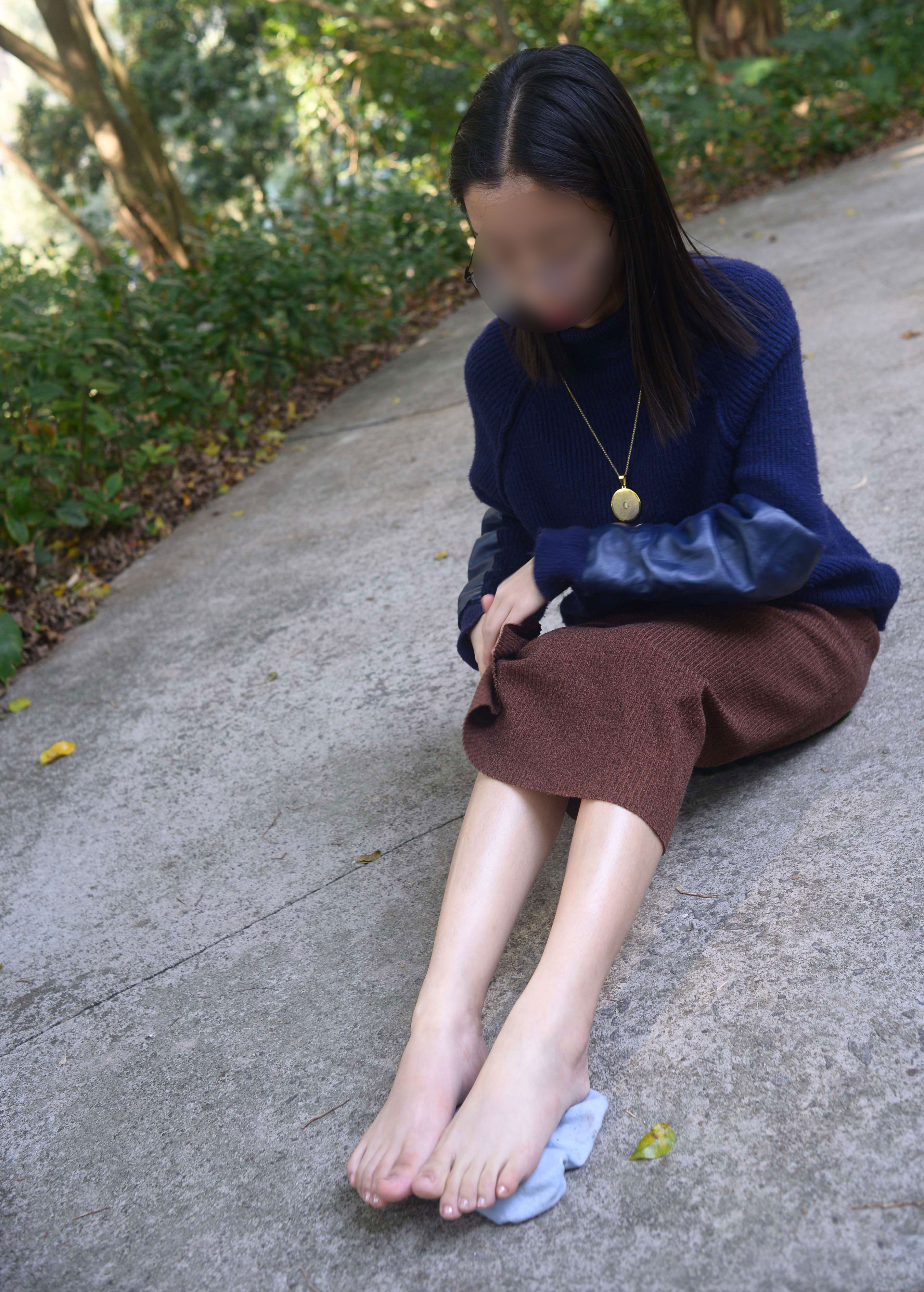 户外少女帆布鞋の棉袜脚丫