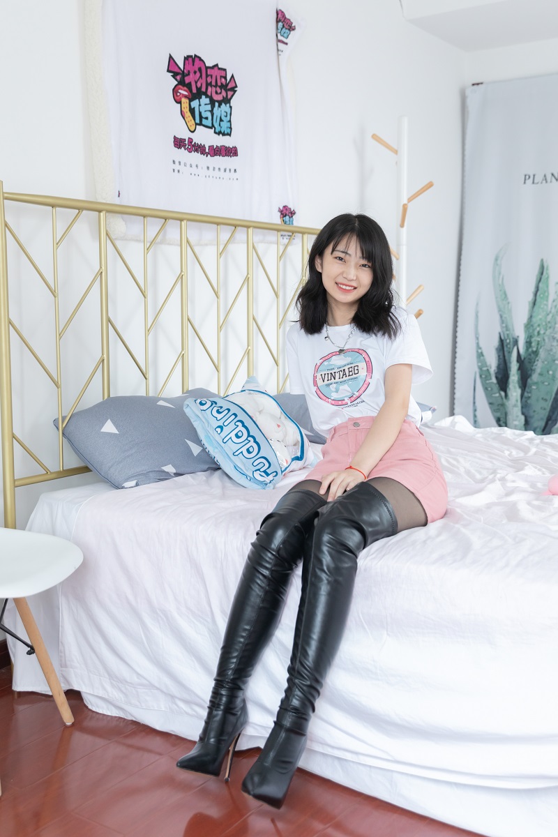 [物恋传媒] NO.858 小凌-韶华花雨