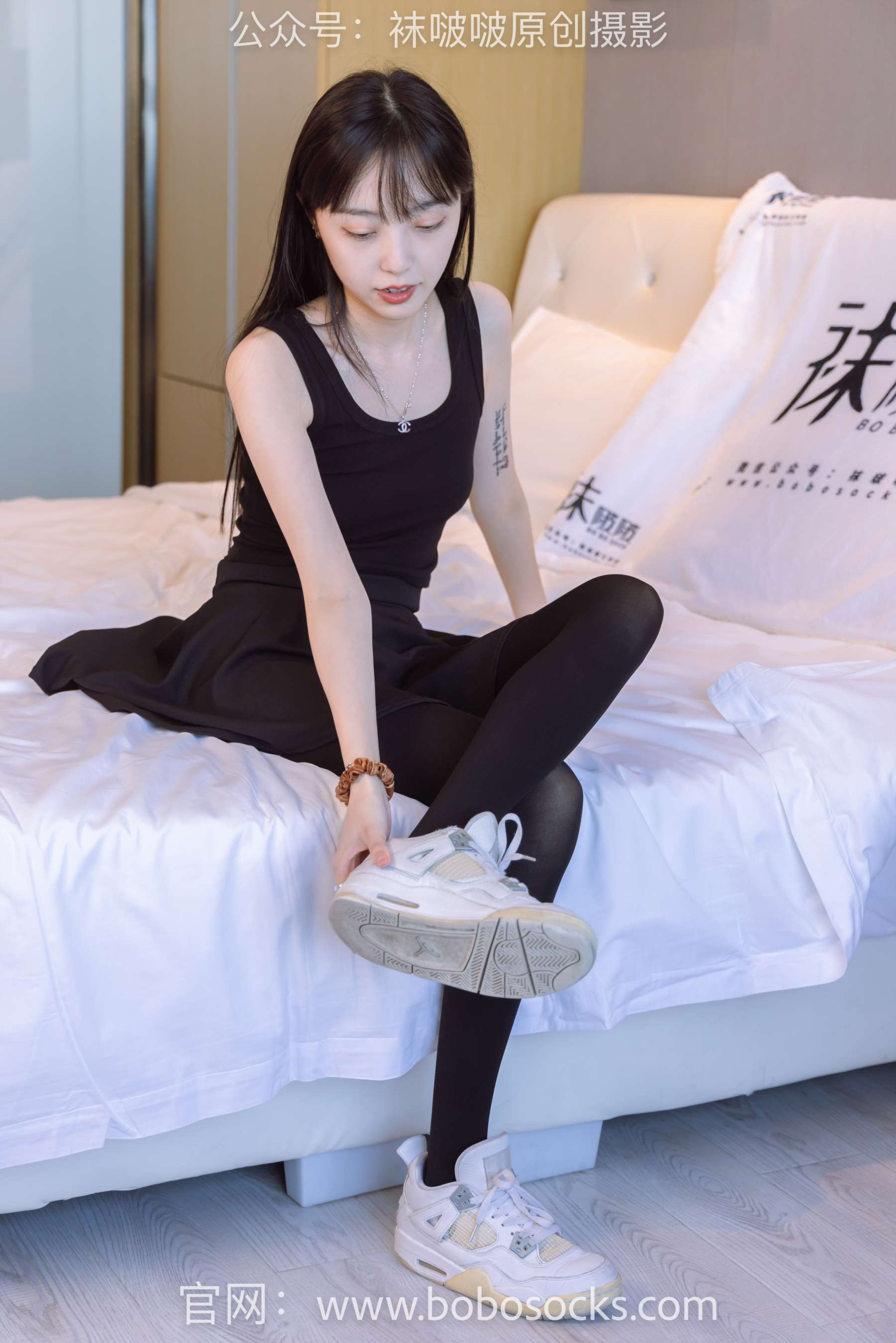 [BoBoSocks袜啵啵]130期 稚予-两双穿脏篮球鞋、厚黑丝(带视频)【145P+1V/5.9G】