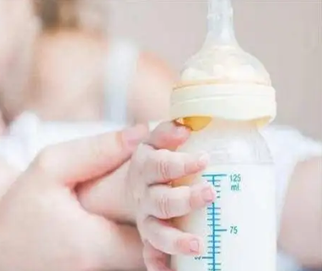 孩子厌奶的应对措施有哪些（婴儿厌奶的表现和处理方法）