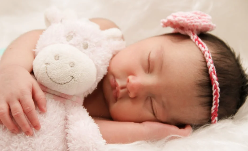 婴儿几个月可以睡枕头（如何给宝宝选择合适的枕头）