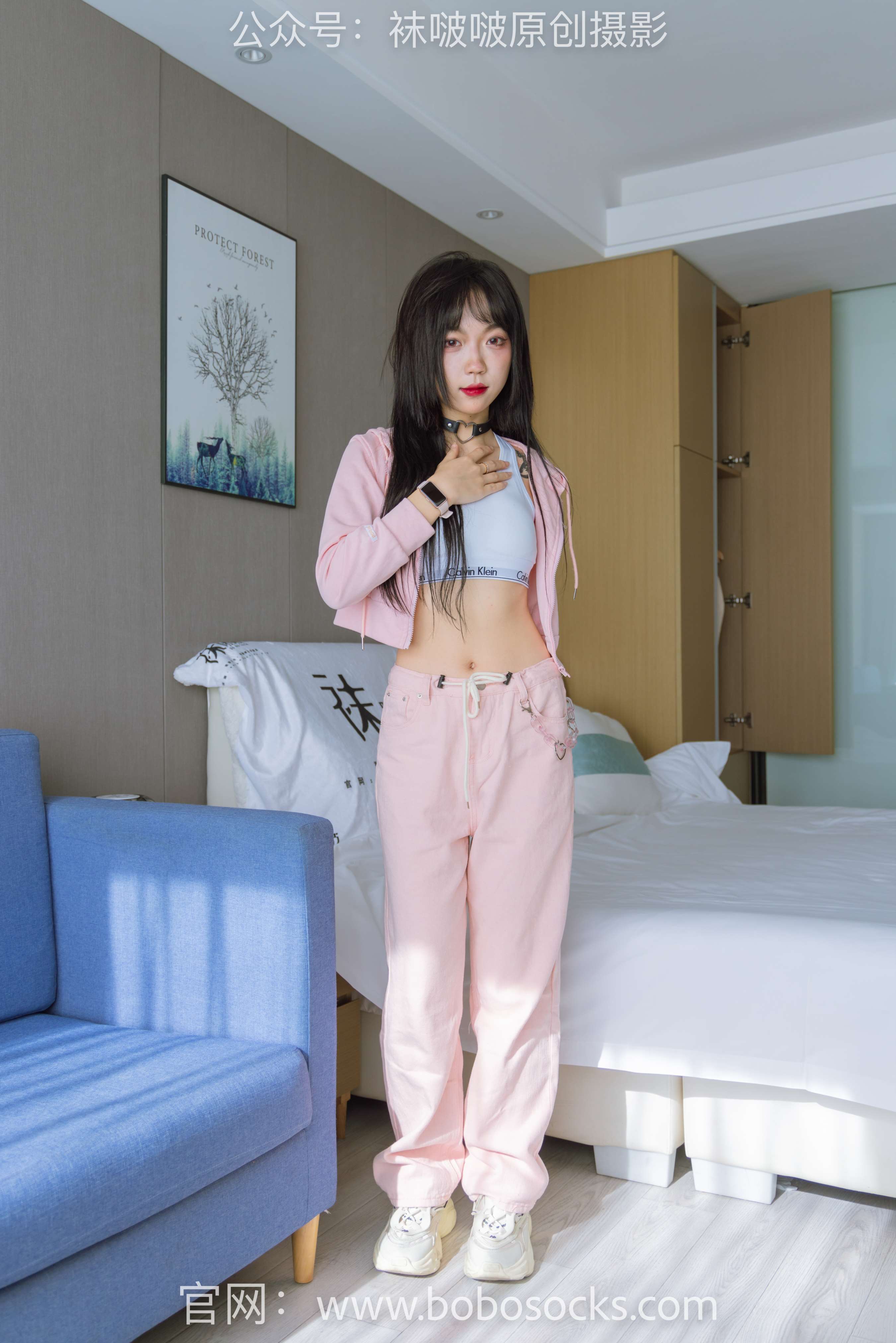 [BoBoSocks袜啵啵] 141期：周周-运动鞋、白棉袜、裸足[140P+1V／5.57GB]