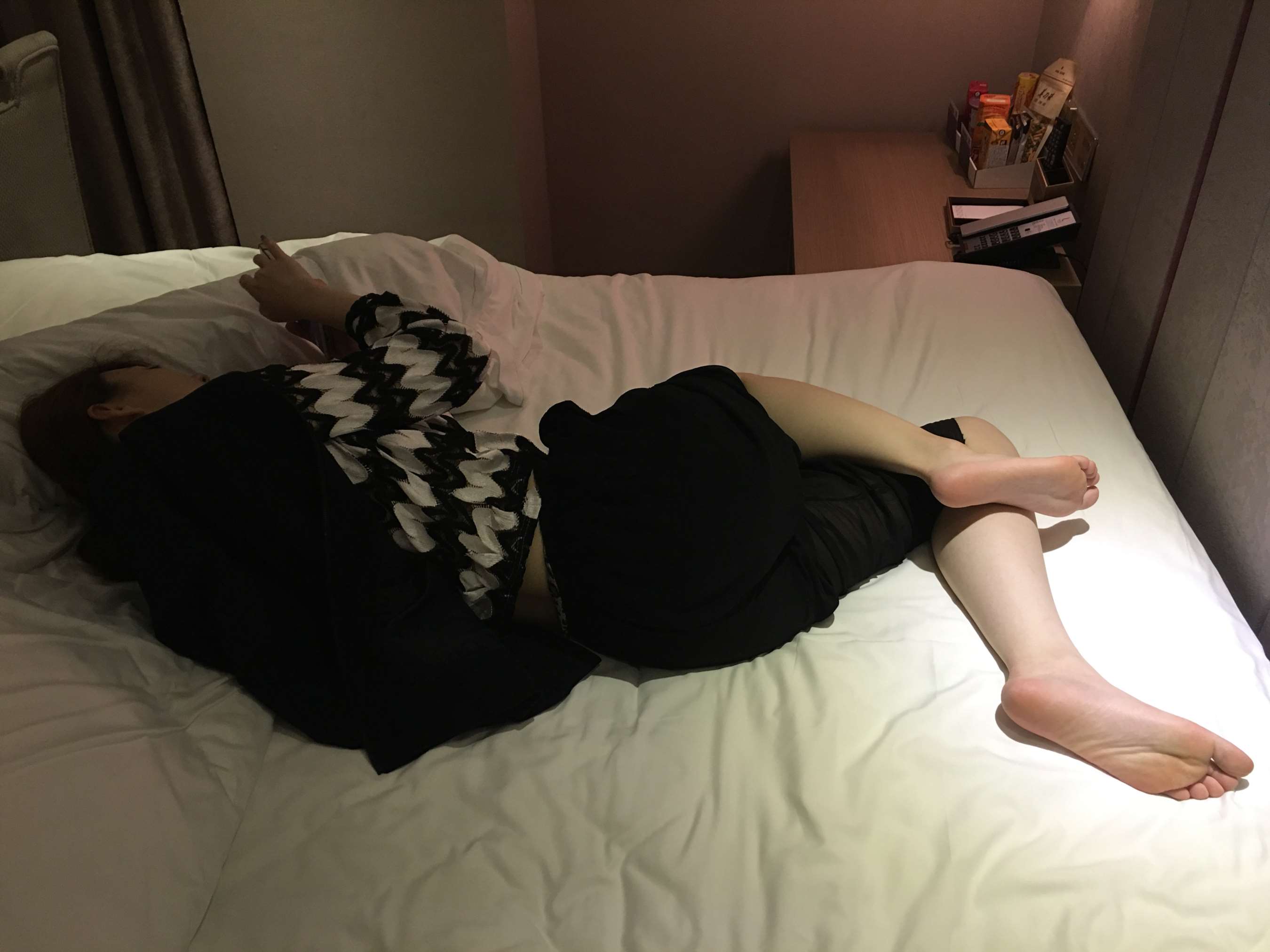 涂指甲油的光脚丫