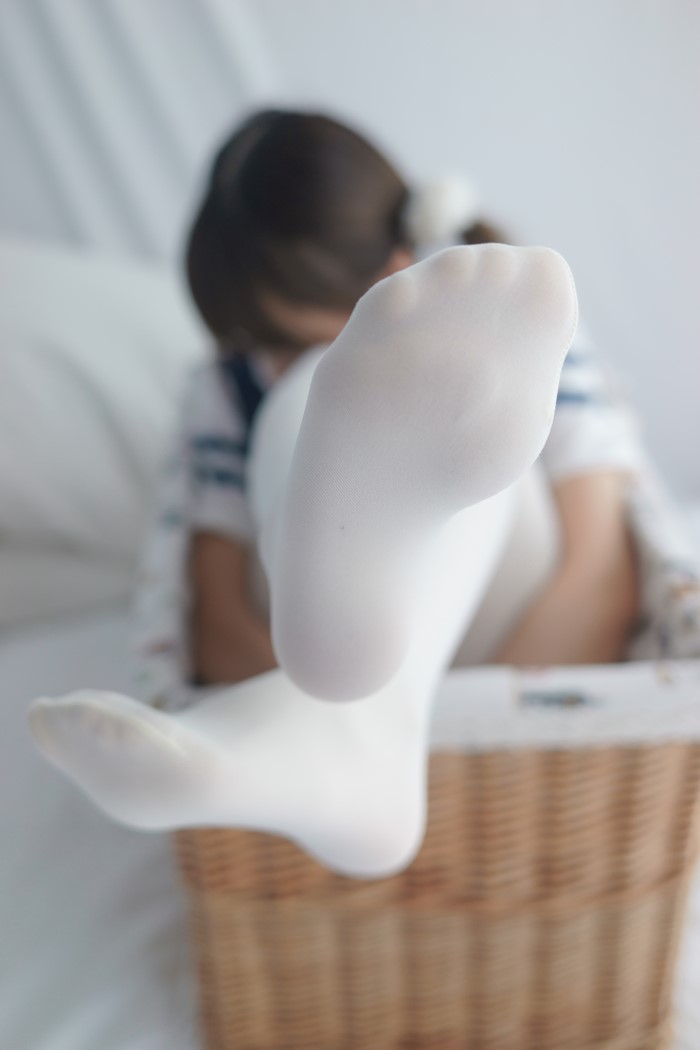 喵写真 VOL.005 可爱熊女孩白丝 [52P-361MB]