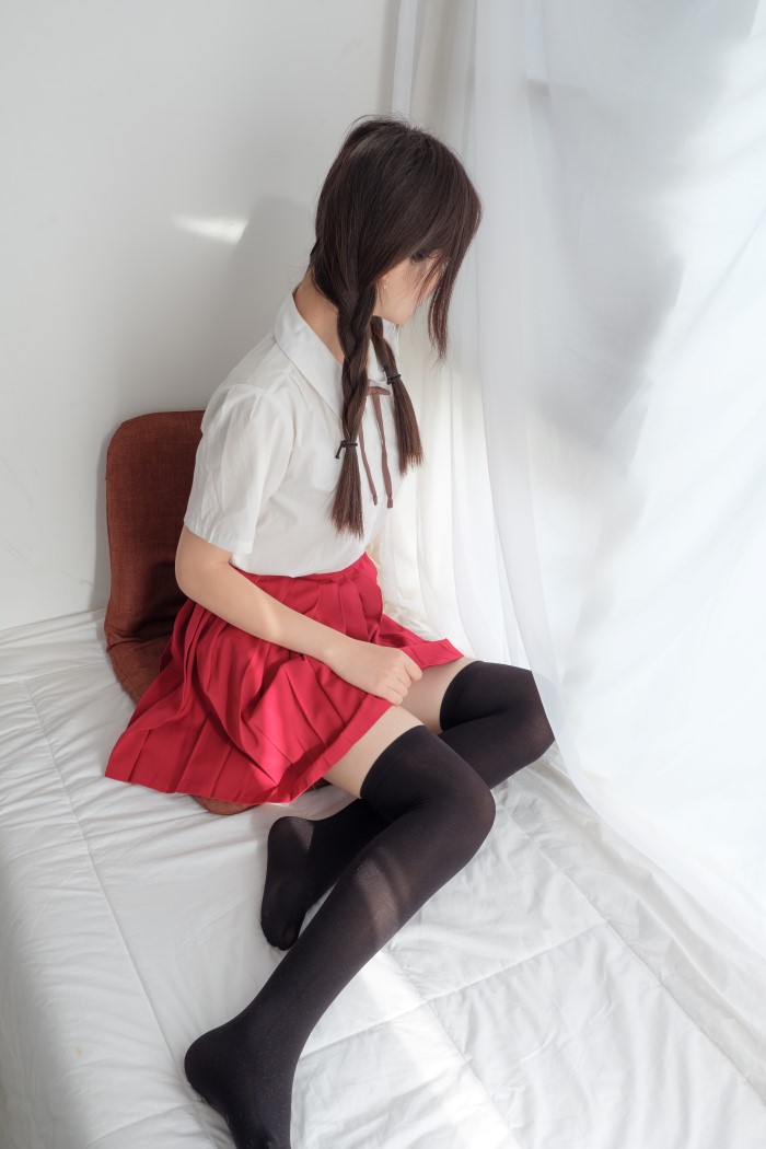 喵写真 VOL.013 红裙黑丝 [70P-462MB]