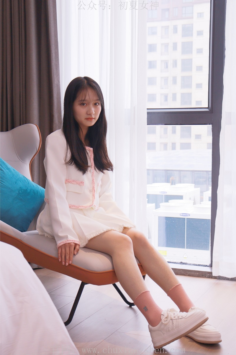 [初夏女神] NO.001 沙沙-S码粉白色套搭配小白鞋