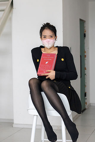 黑衣高颜值小姐姐黑丝脚丫