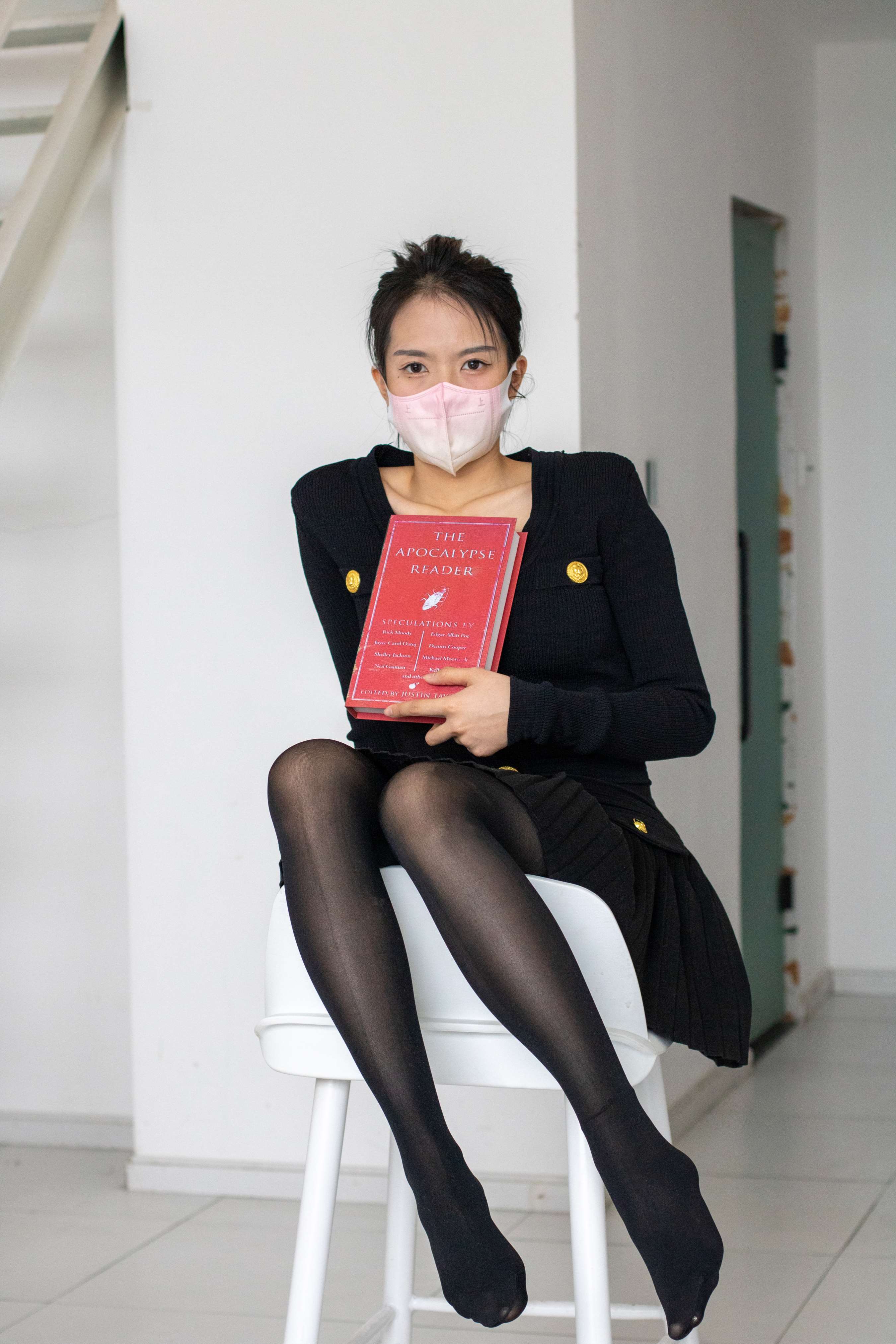 黑衣高颜值小姐姐黑丝脚丫