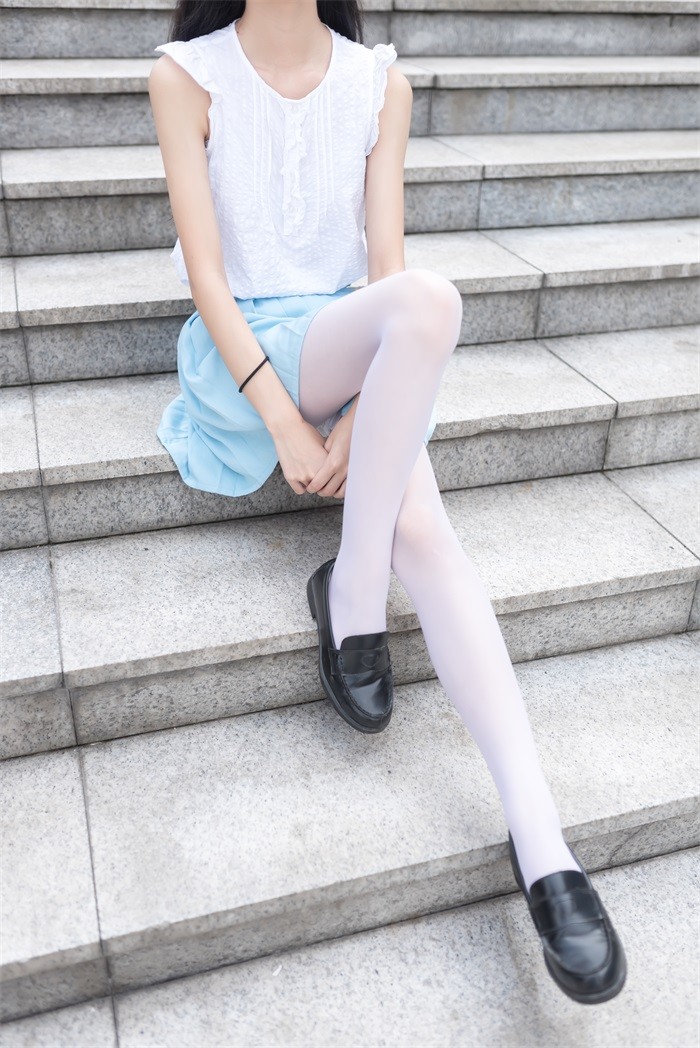 风之领域精品写真@No.028 蓝短裙的白丝解解 [50P/181MB]