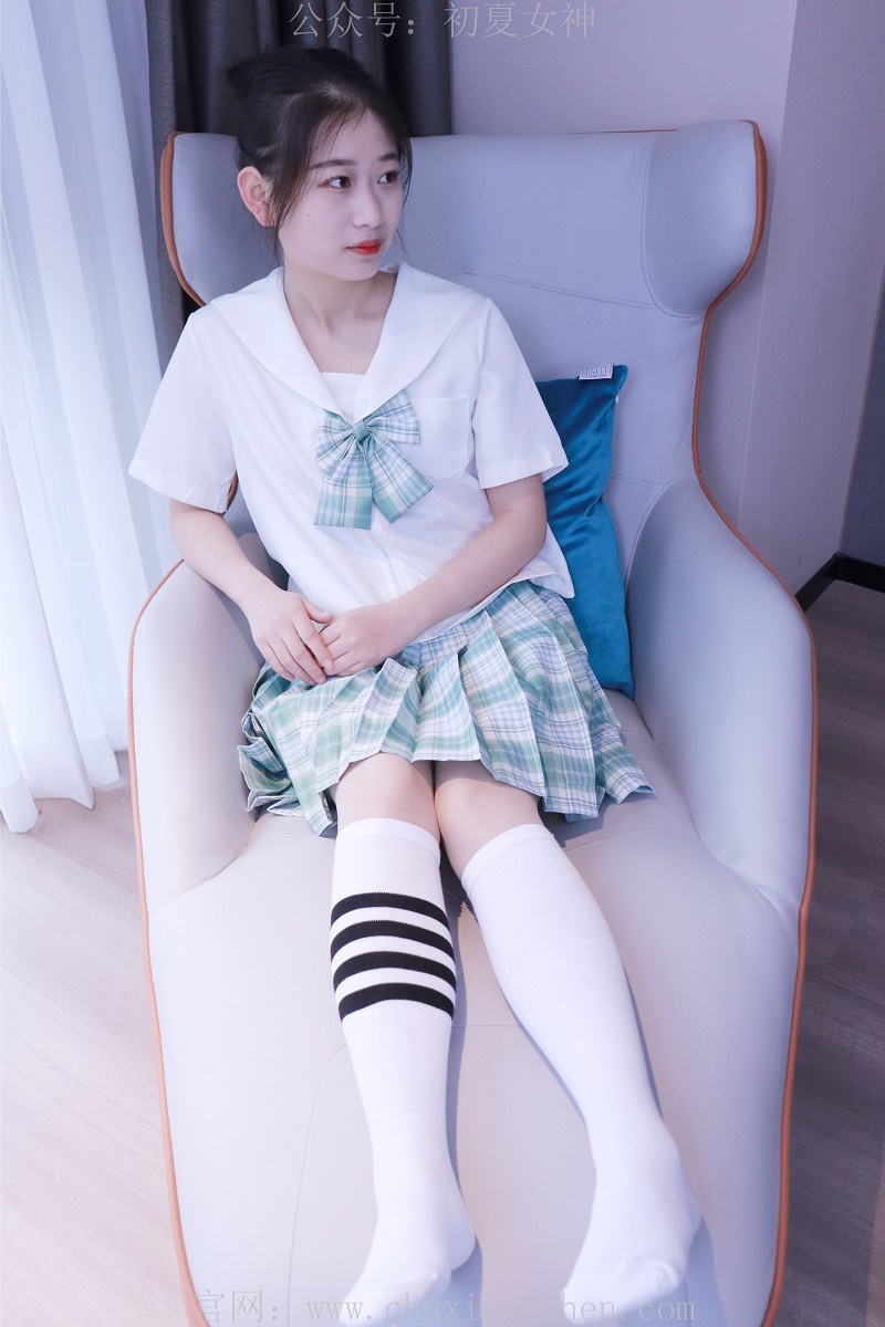 [初夏女神] NO.013 念念-常规S码绿色JK套搭配小白鞋