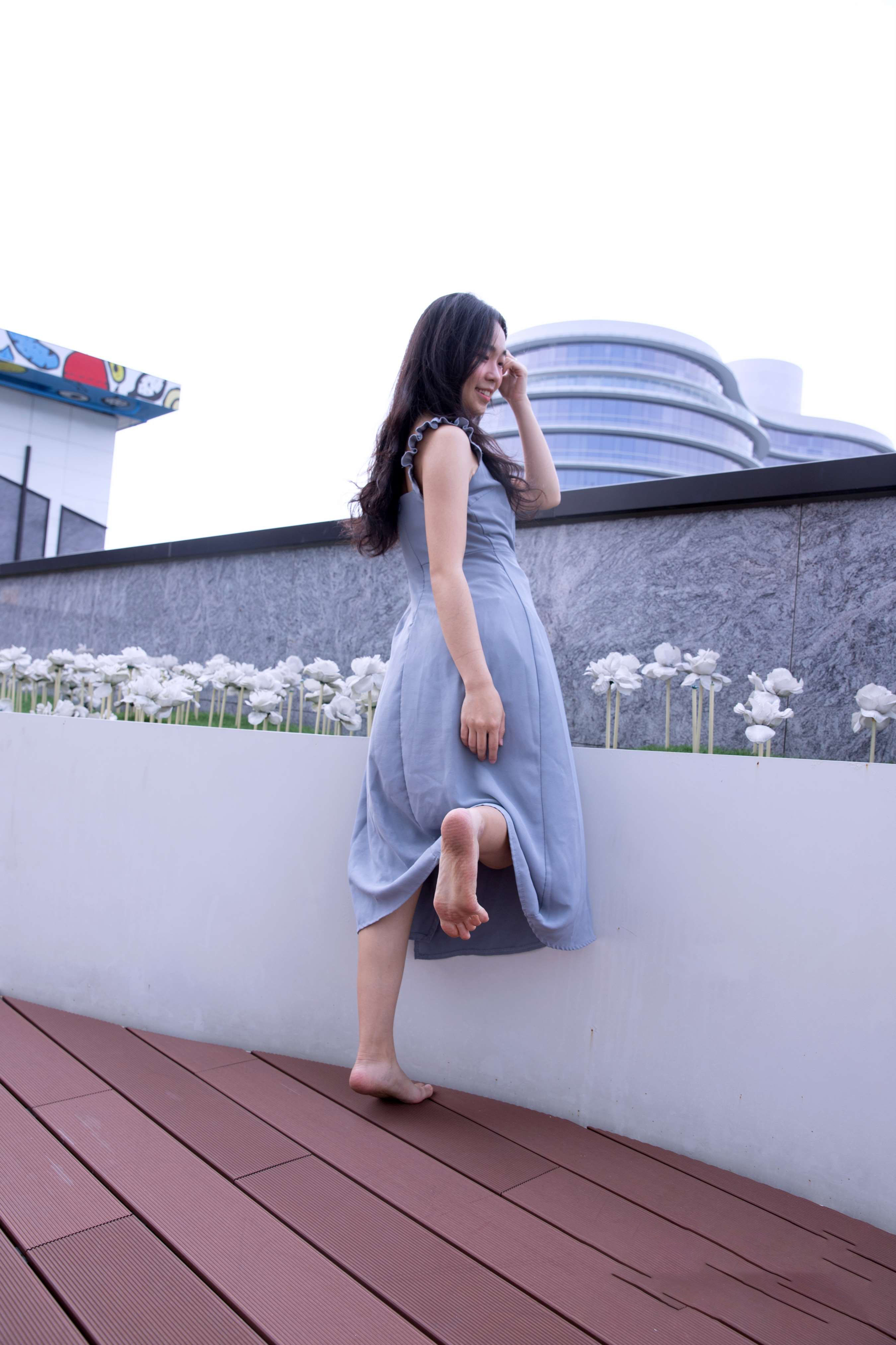 女学生Ariel艾莉儿，户外裸足逗弄让人心痒痒