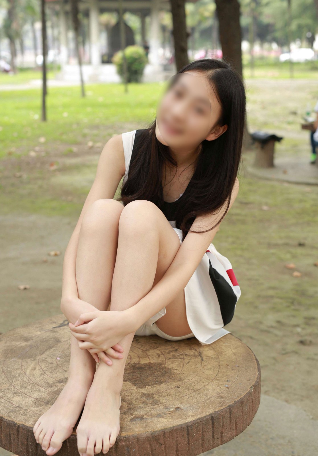公园凉拖脚丫