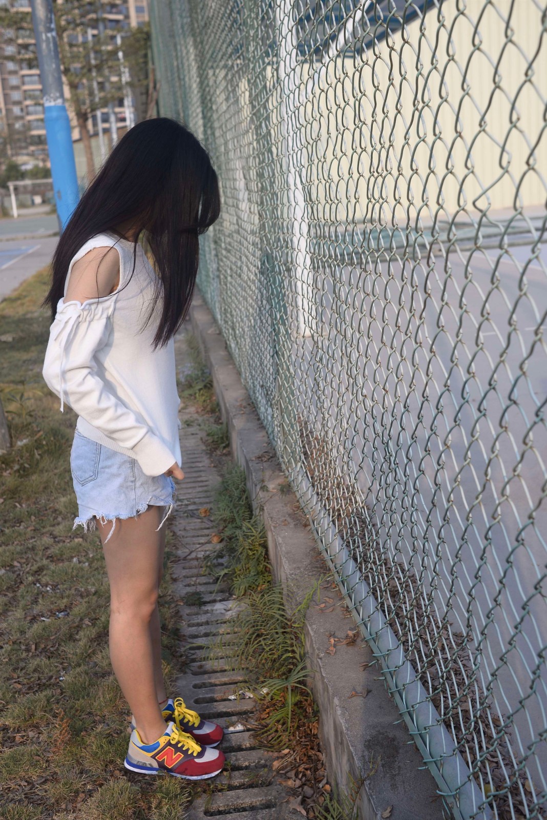 学妹操场热裤の船袜脚