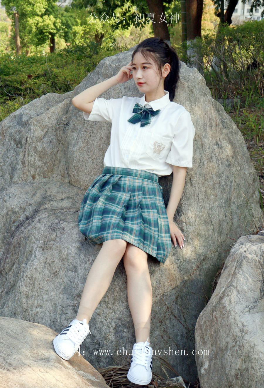 [初夏女神]026期 念念~墨绿色JK搭配三叶草贝壳头鞋期(带视频)【155P+1V/4.84G】