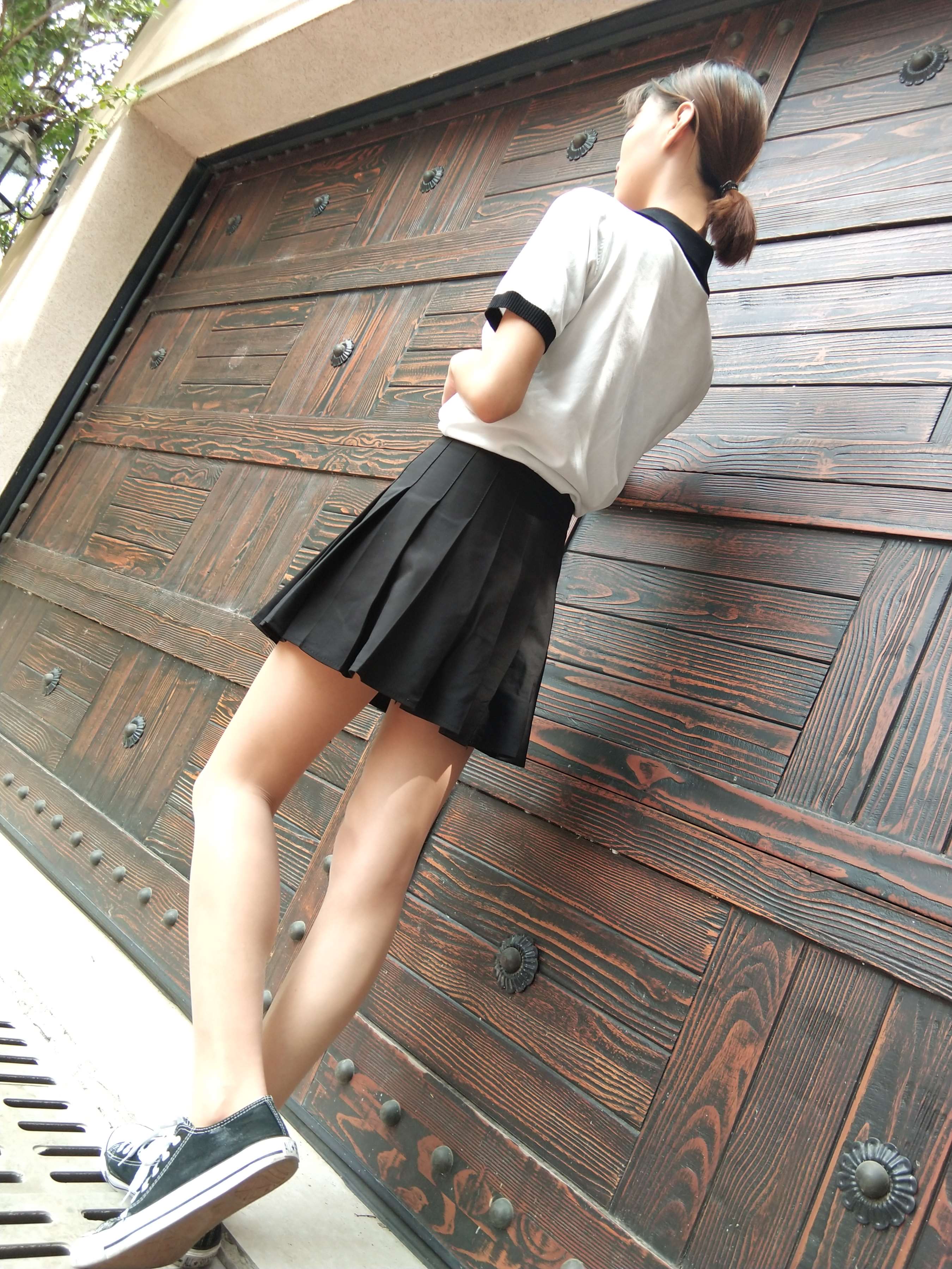 少女低帮黑色帆布鞋の肉丝脚丫