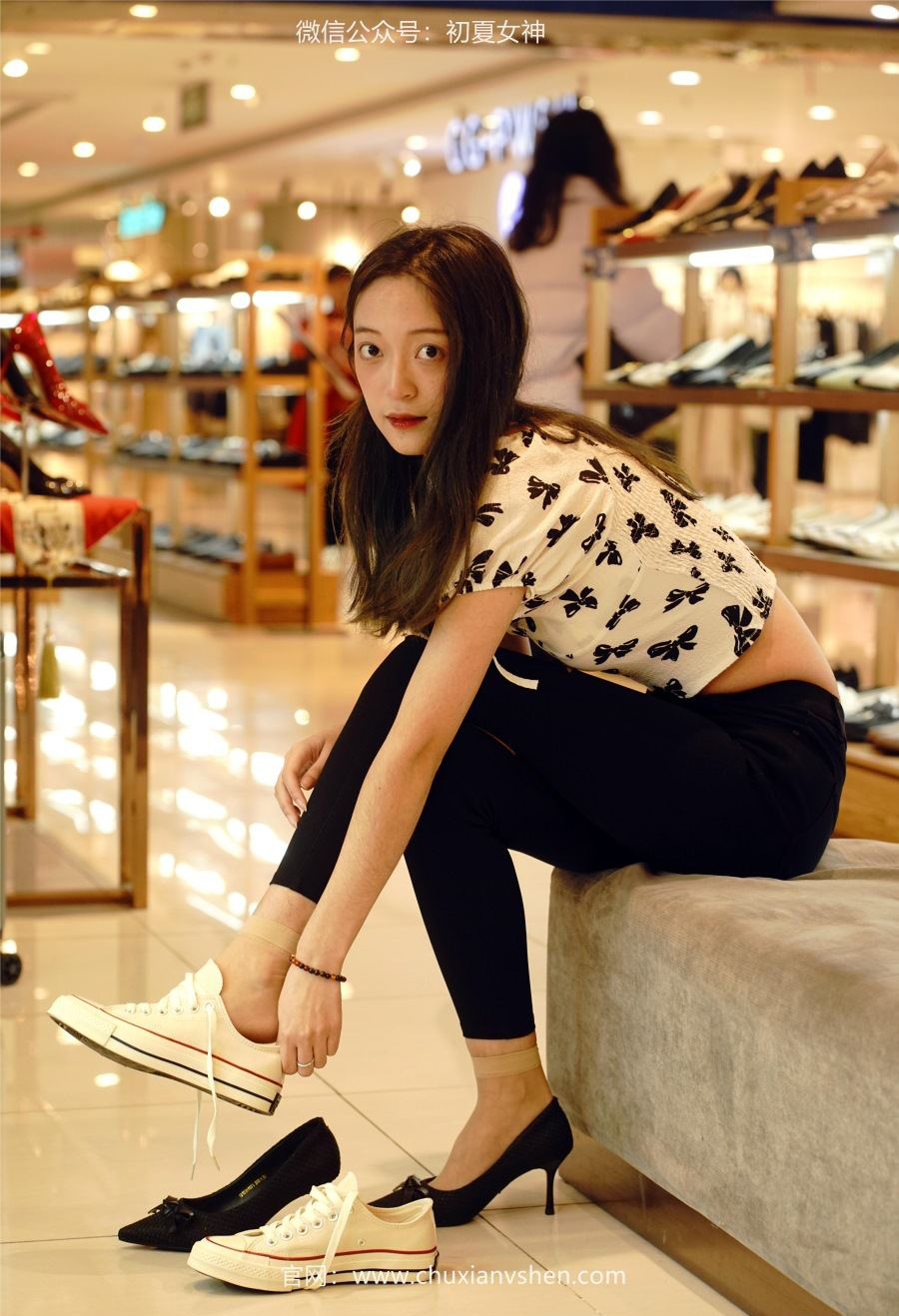 [初夏女神]031期 依依~《邻家女孩》商场篇(带视频)【88P+1V/3.83G】