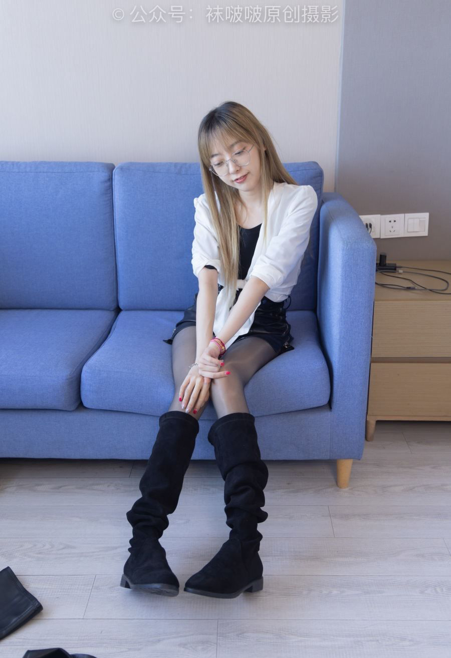 [袜啵啵] 259期 稚予-两双长靴、油亮黑丝(带视频)【150P+1V/5.64G】