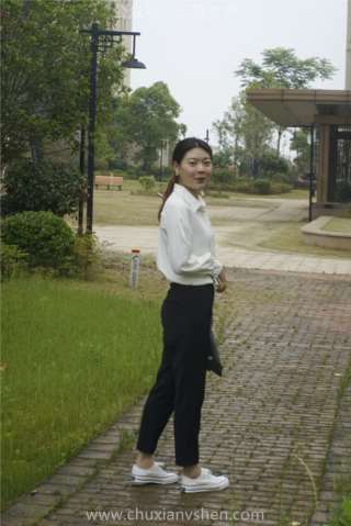 [初夏女神]040期 小悦悦~《职场小白》下班回家之路(带视频)【129P+1V/5.48G】