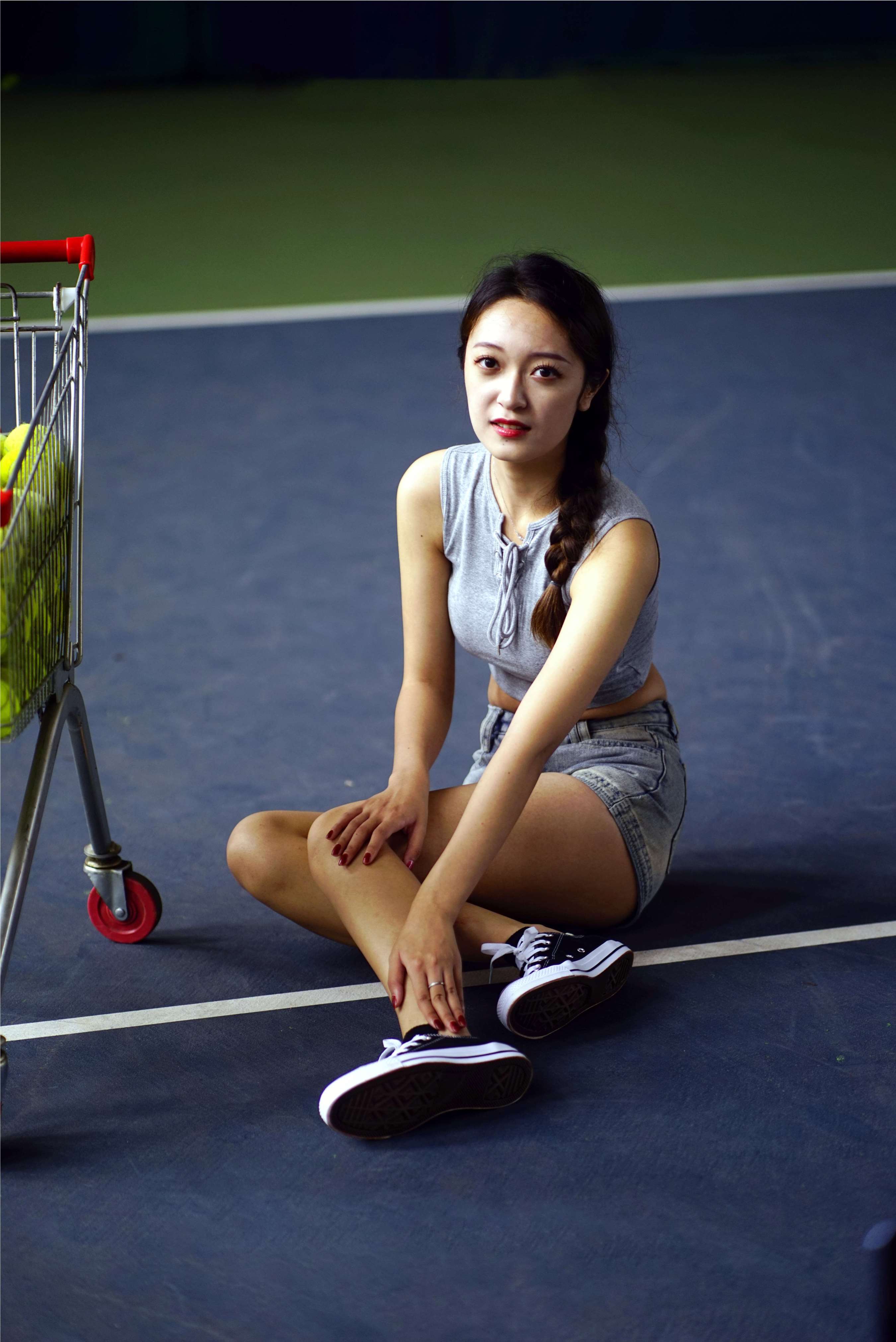 [初夏女神]059期 依依~【华丽展示】你信不信我脖子以下全是腿(带视频)