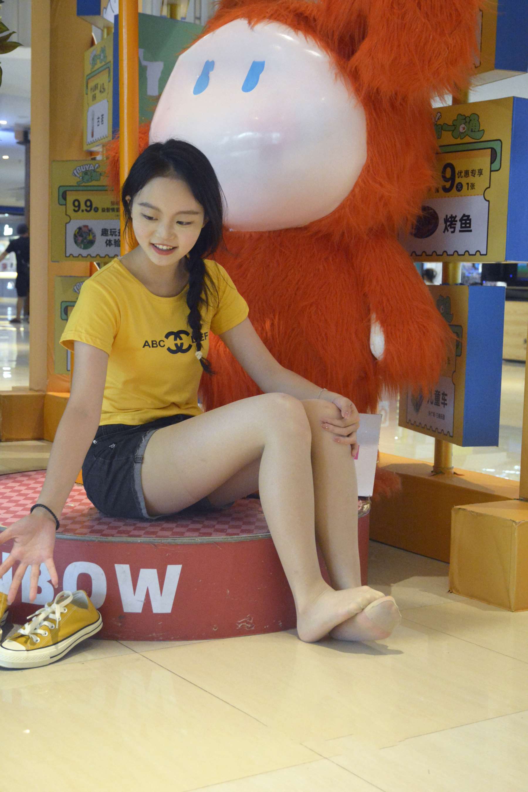 [初夏女神]068期 双双~【元气少女】搭配一双黄色帆布鞋成了小小多巴胺(带视频)