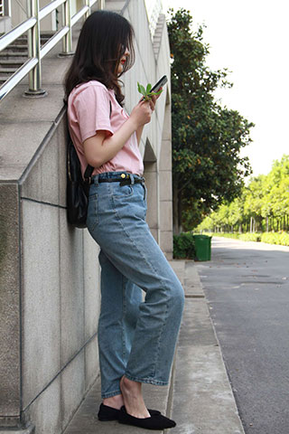 校园随拍牛仔学妹嫩足