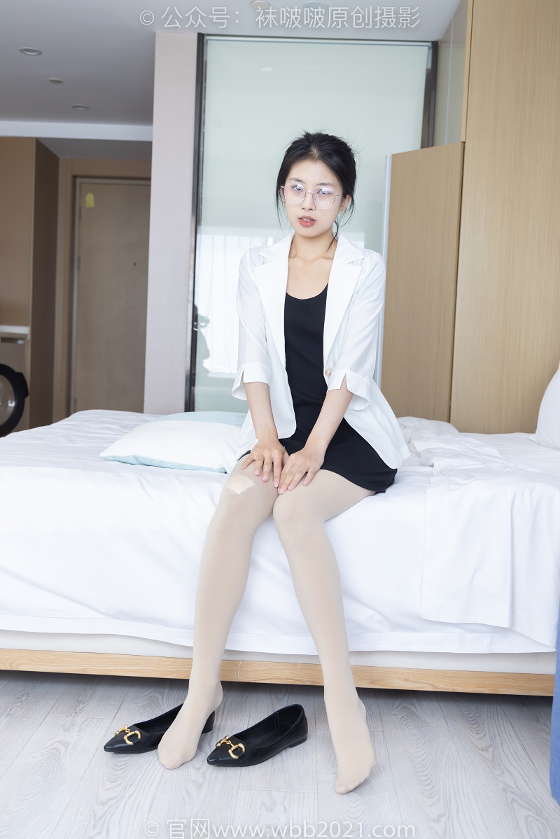 [BoBoSocks袜啵啵] 292期 奶油-两双平底鞋、厚黑丝、厚肉丝