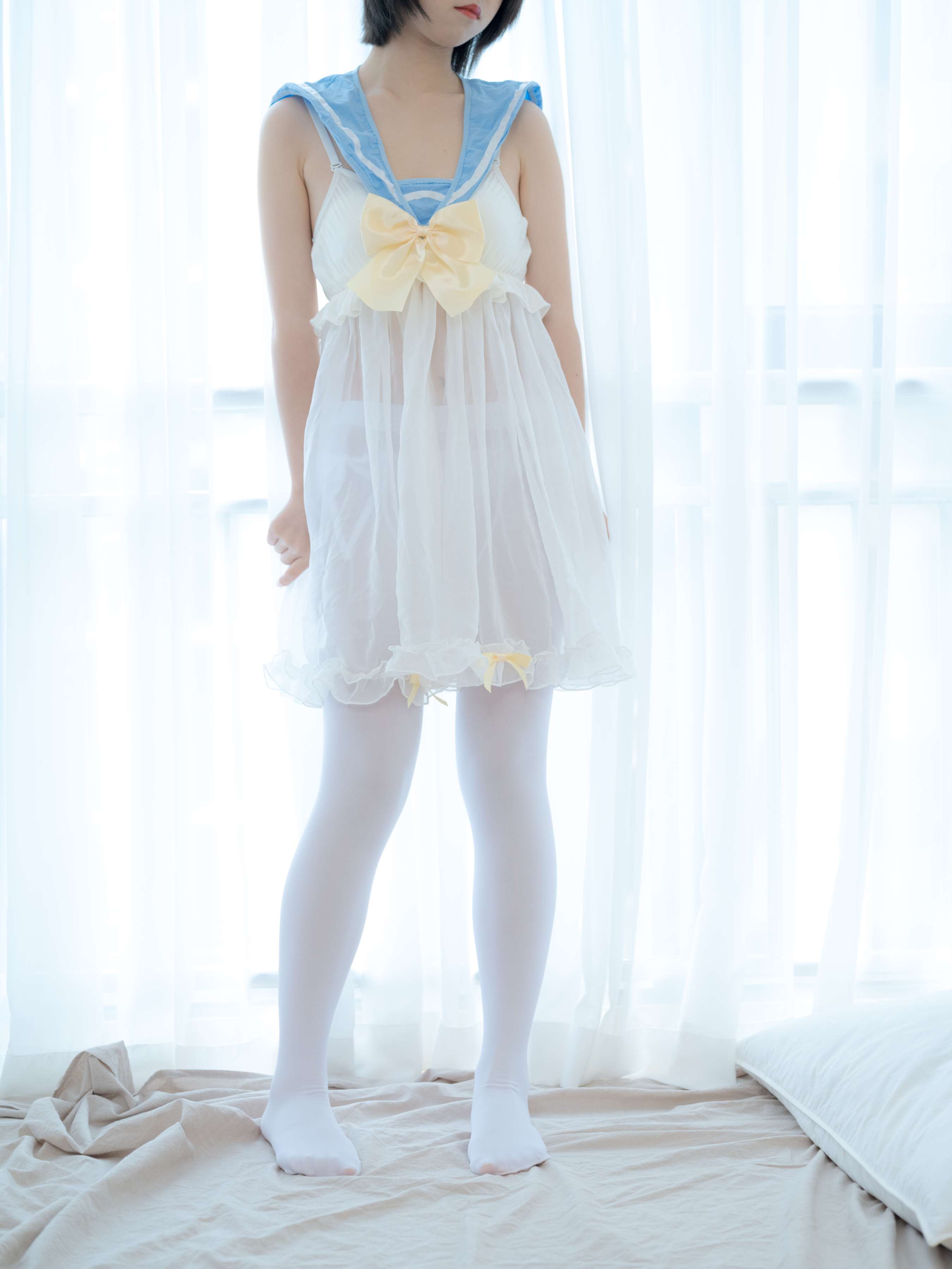 少女制服の白丝脚丫