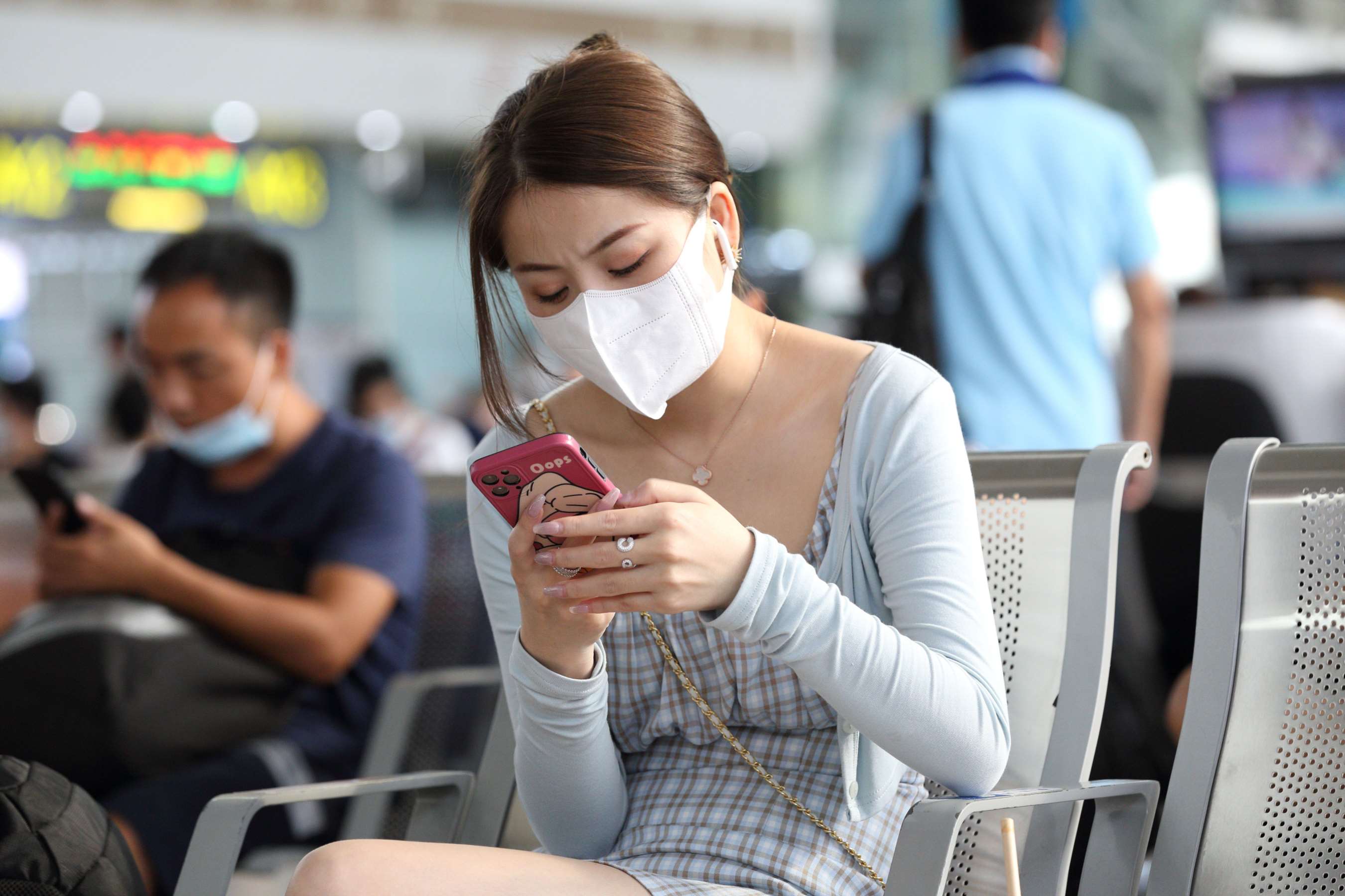 打扮时尚身材超好的极品女神修长的脚丫