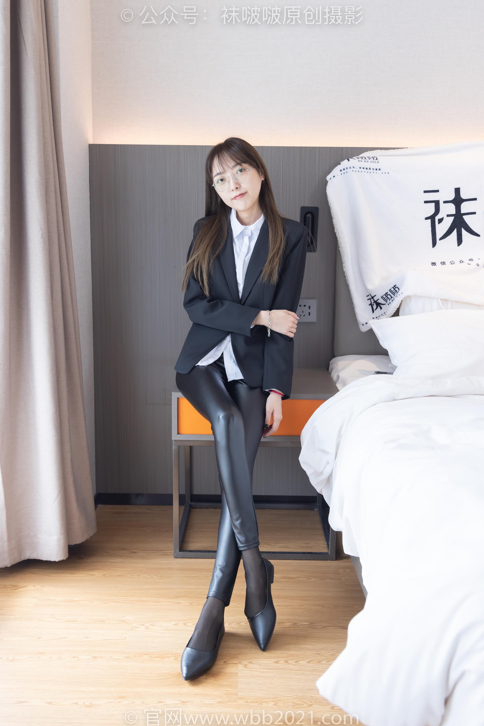 [袜啵啵] 297期 稚予-平底鞋、黑丝、皮裤裤里丝