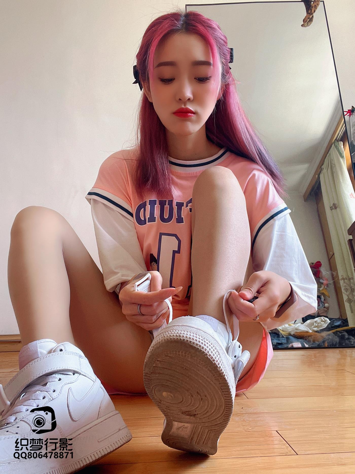 [织梦映像]新刊015-女神梦馨运动鞋原味丝足