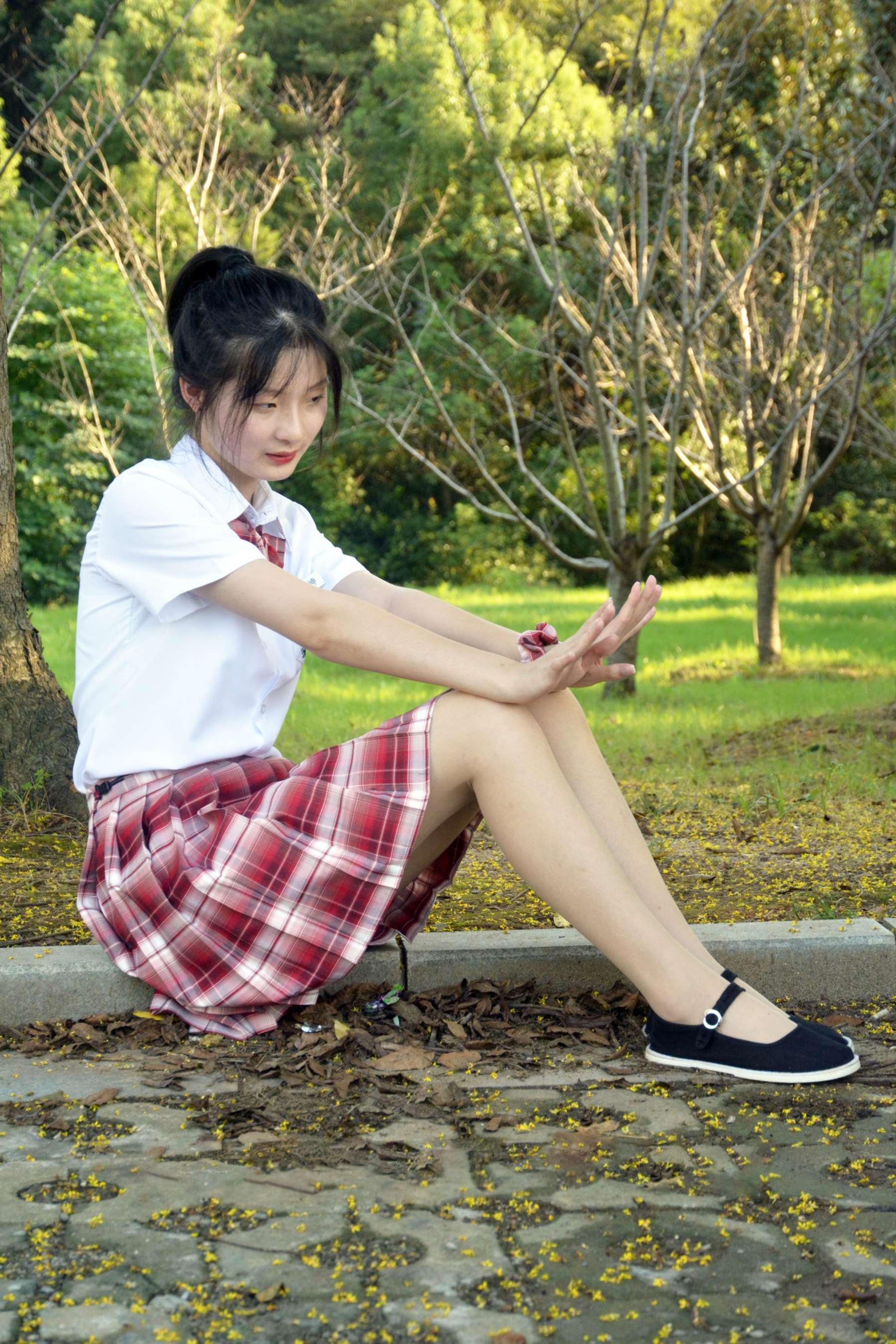 [初夏女神]091期 安妮~【草莓色JK】这款JK套装搭配匡威帆布鞋也挺好看