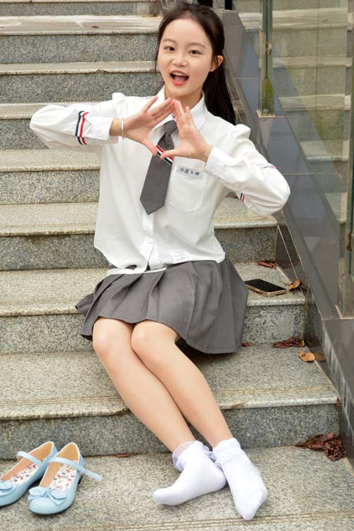 [初夏女神]108期 双双~【王教主同款】这套JK是王教主同款的，我一直很好奇效果如何