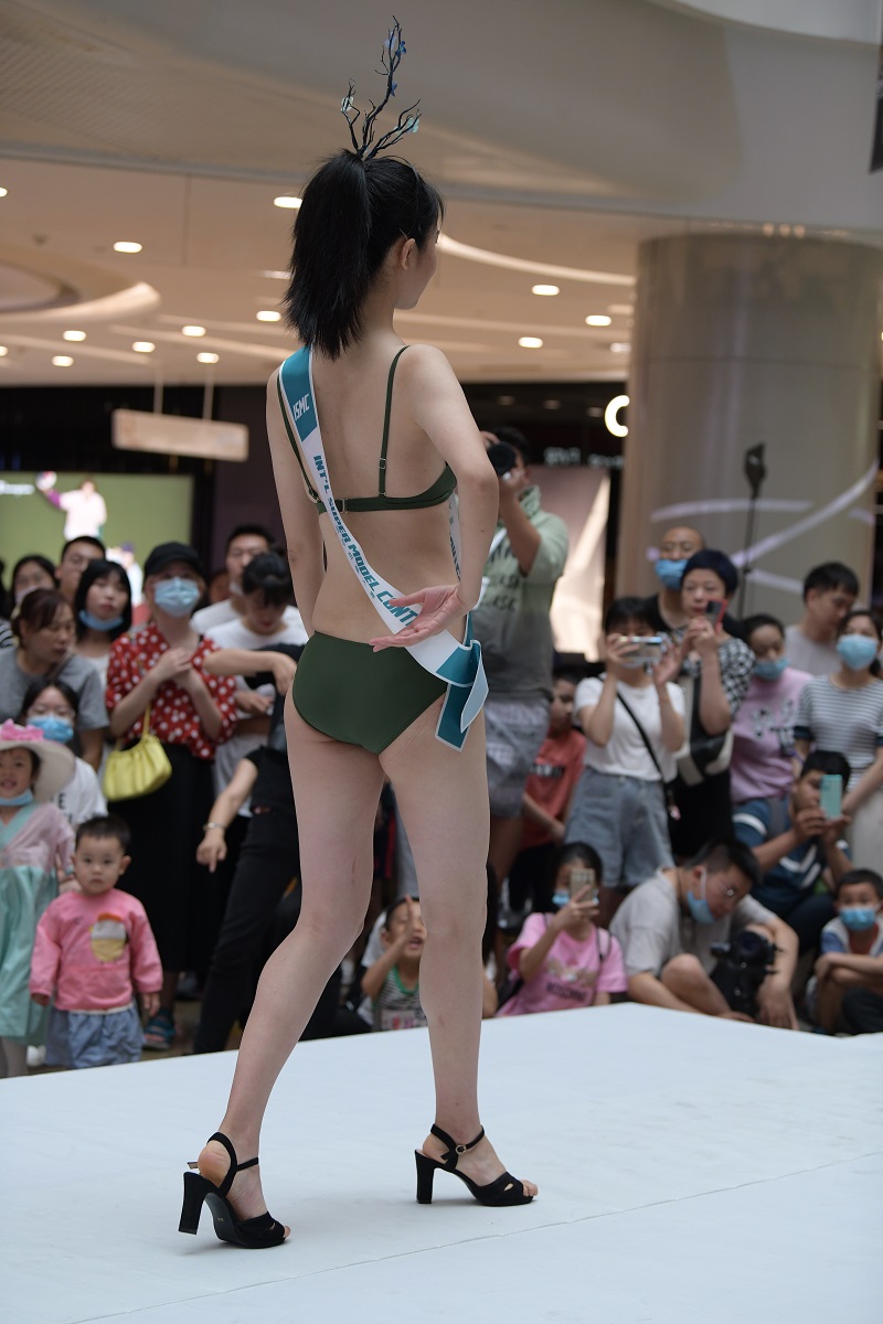 内衣嫩模
