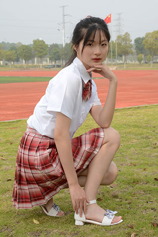 [初夏女神]121期 安妮~【今日草莓】可爱的草莓色JK配上我的小凉鞋，可爱吗