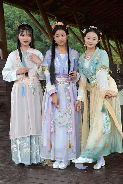 [初夏女神]123期 点点、双双、安妮~【古往今来】明制千金跌撞穿越来到清末遇见两位顽童姐姐