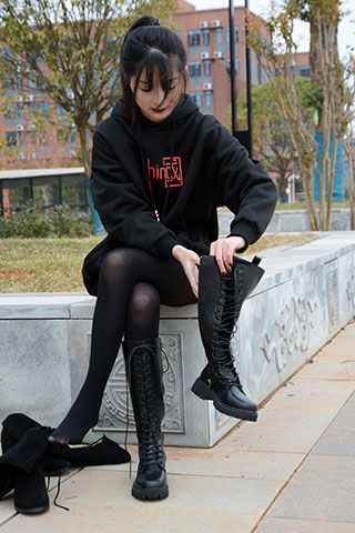 [初夏女神]135期 安妮~【浅看红枫】今年的冬天相对来说还不算太冷，枫叶都红不起来了