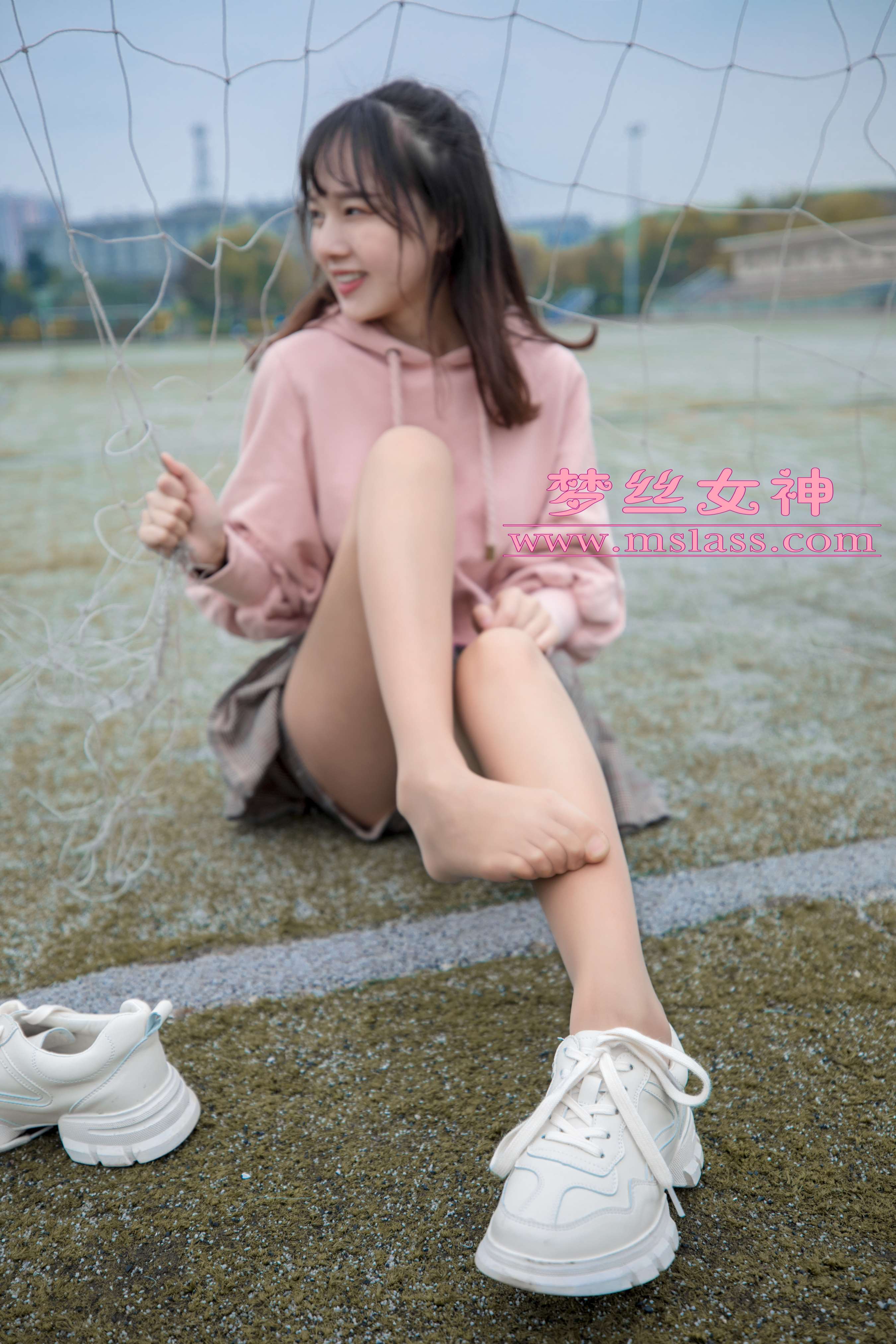 《[MSLASS梦丝女神] 2019-04-23 NO.011 玥玥 操场的校花小甜心 》作品图