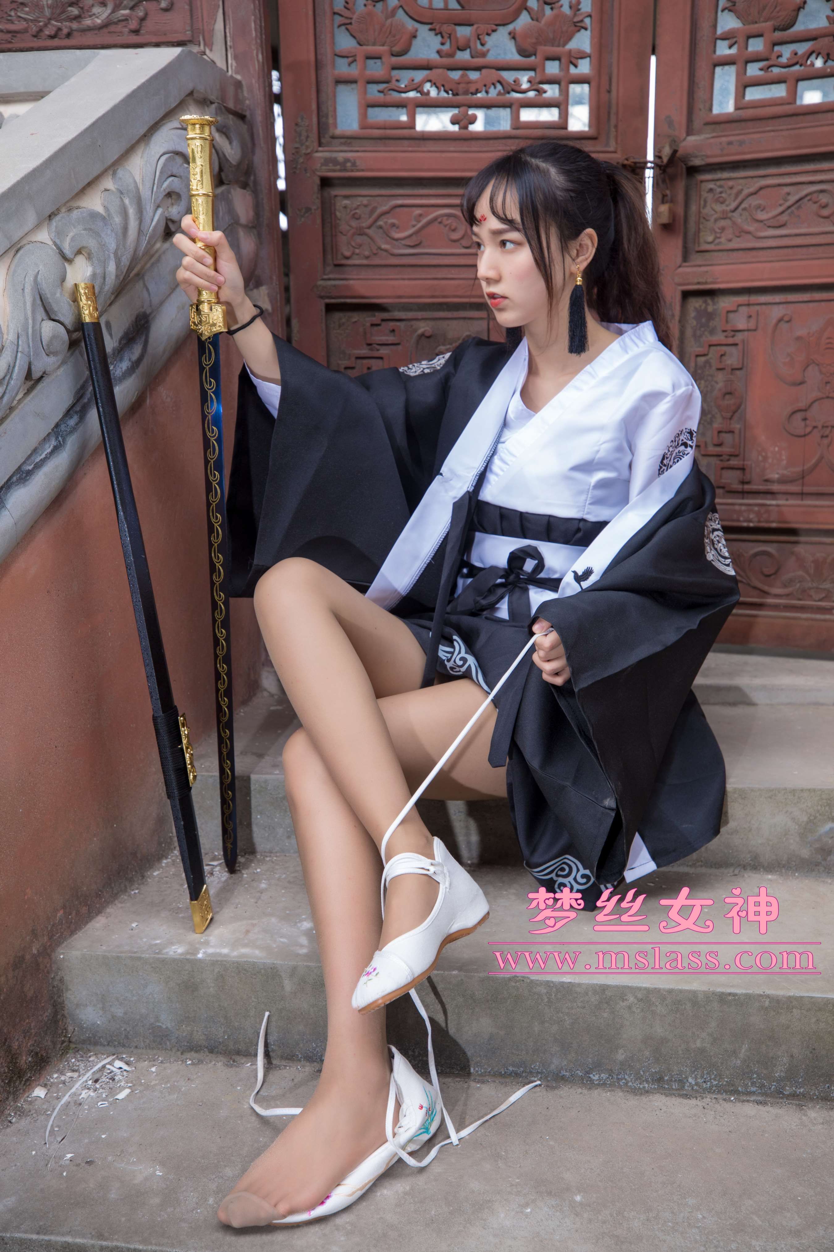 《[MSLASS梦丝女神] 2019-05-02 NO.017 玥玥女侠之剑（上）》作品图