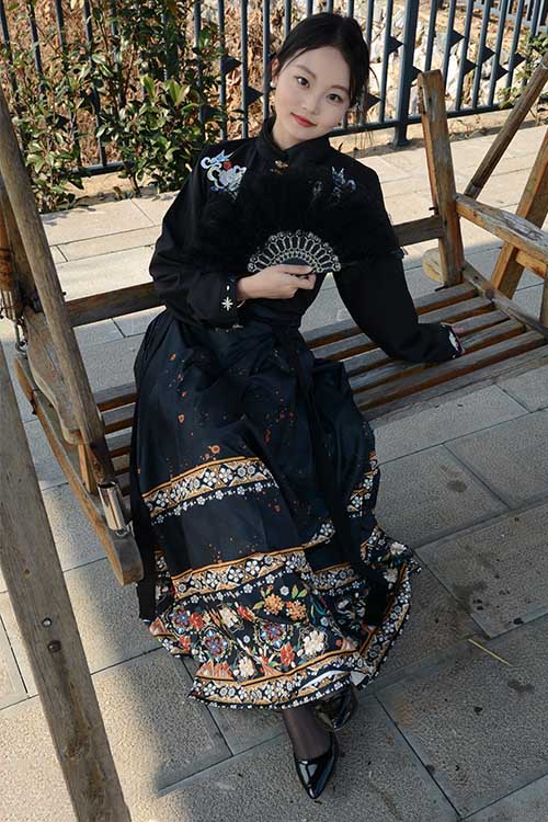 [初夏女神]139期 双双~【黑色马面裙】这套我不管怎样都得端庄大气点，压制内心的小宇宙