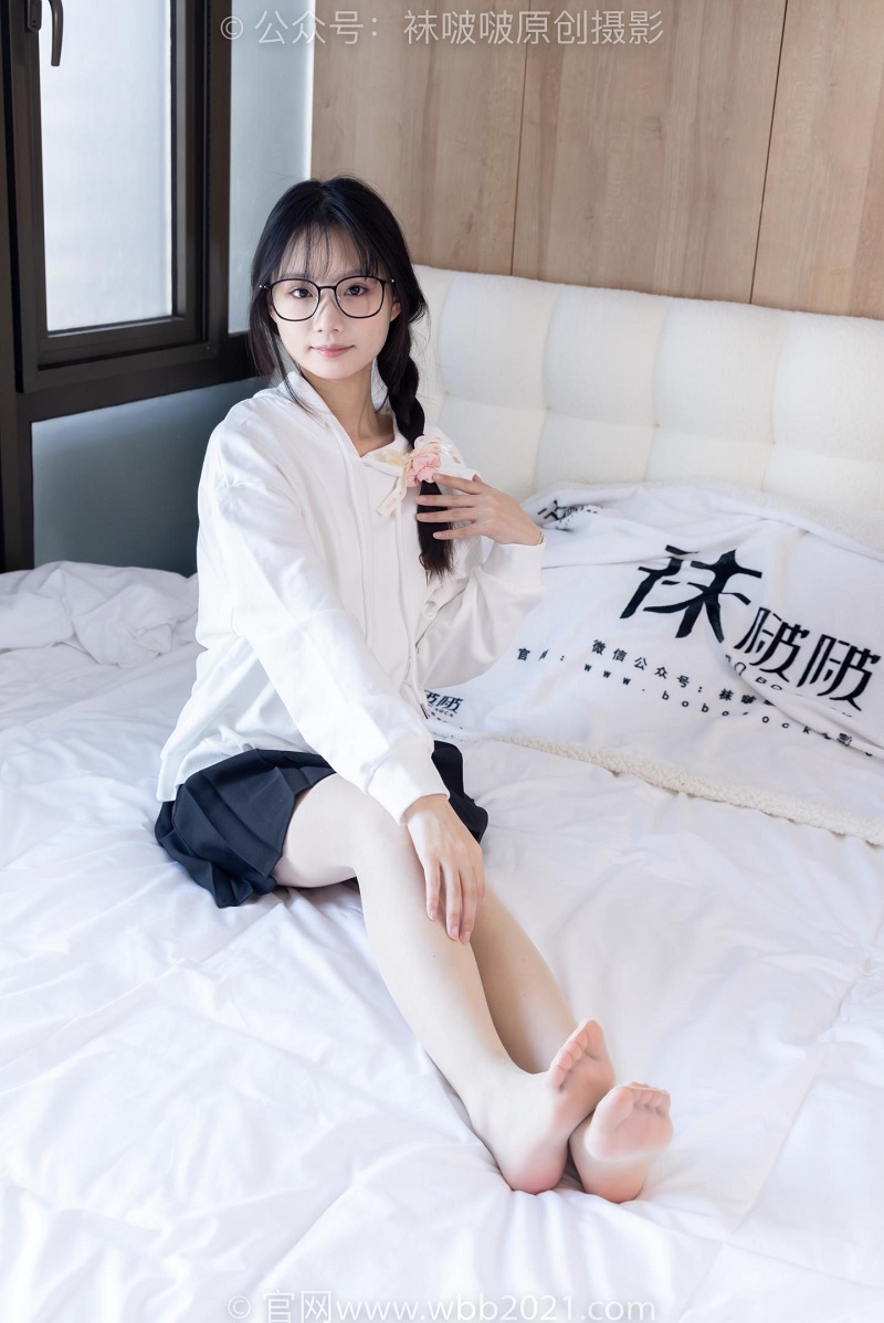 [BoBoSocks袜啵啵] 368期 甜甜圈-运动鞋、白棉袜、油亮肉丝